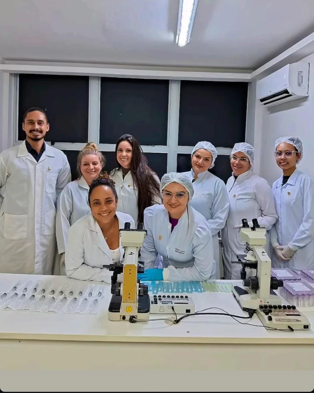 Turma do IFIS reunida em laboratório